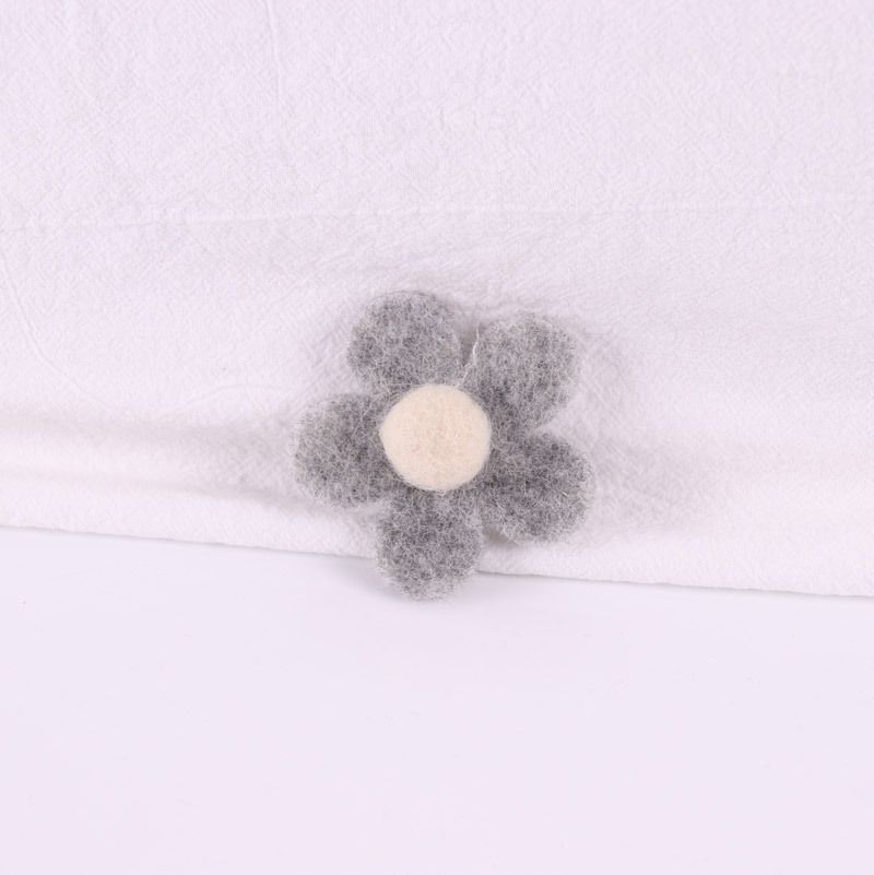 羊毛毡小花『灰色』一朵